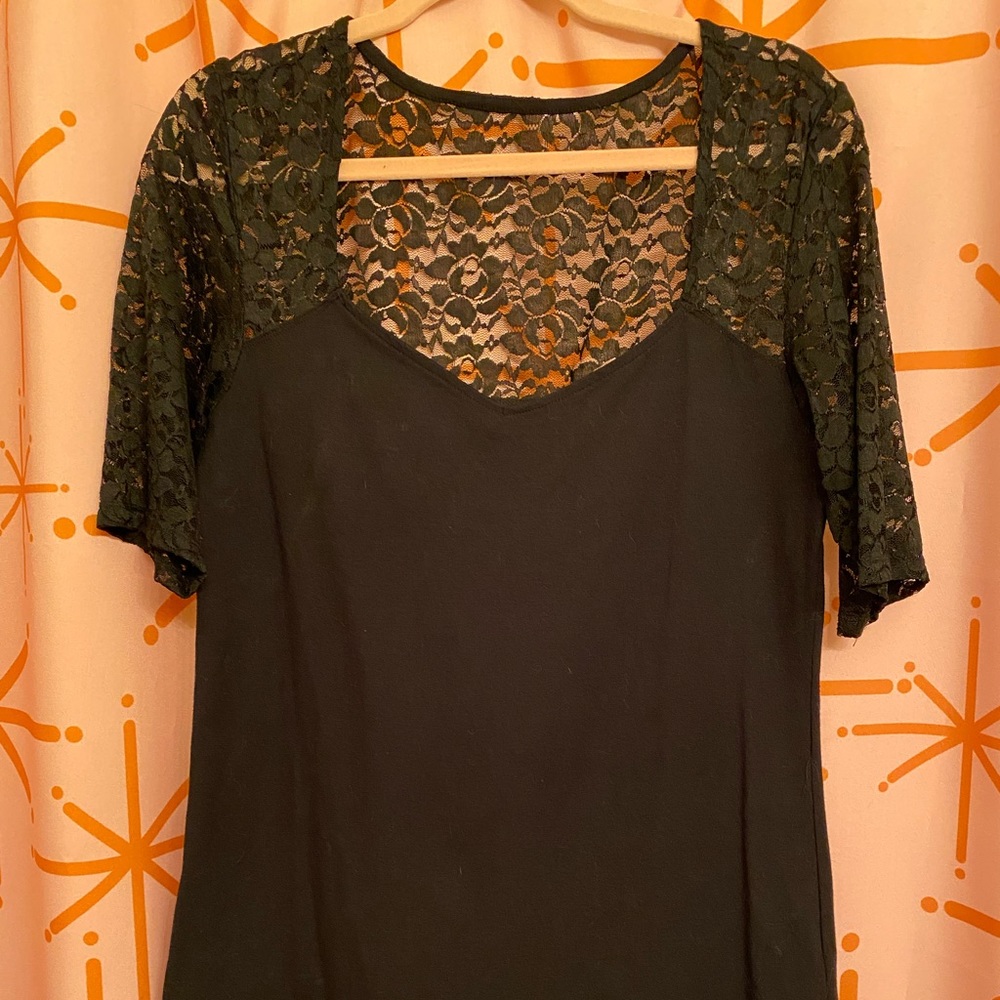 Torrid Rose Lace Detail Foxy Top Sz 0 (L)